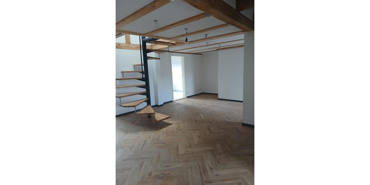 Erstbezug mit Balkon: Schöne 5-Raum-Maisonette-Wohnung 5 zimmer