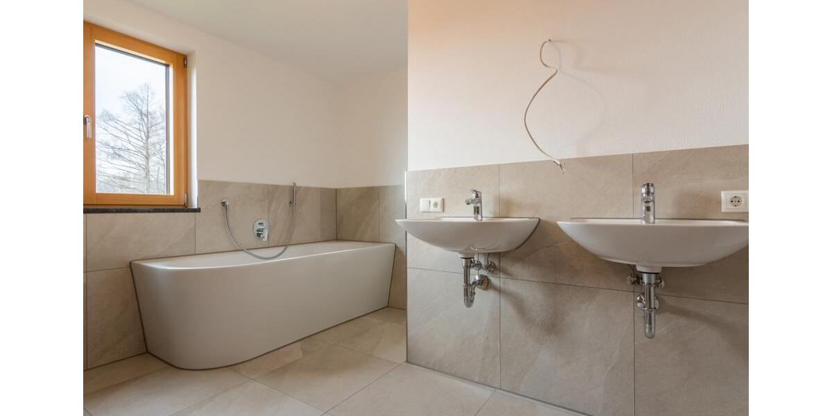 Etagenwohnung Neuburg am Inn - 4.5 Zimmer, 130 m&sup2;, 1.250&euro; | Angebot:26131537
