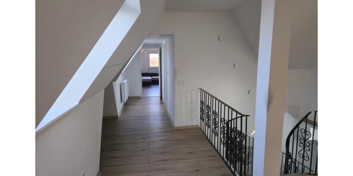 Dachgeschoßwohnung Emden - 3 Zimmer, 100 m&sup2;, 1.200&euro; | Angebot:24785331