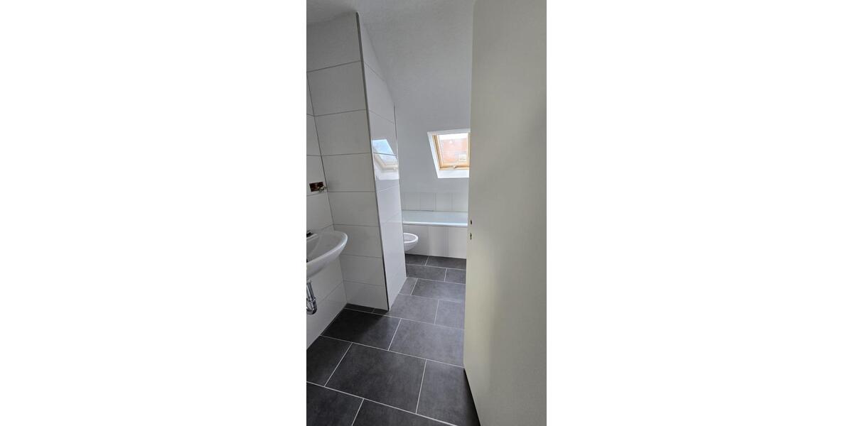 Dachgeschoßwohnung Wilhelmshaven Heppens - 5 Zimmer, 100 m&sup2;, 700&euro; | Angebot:25791708