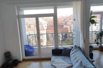 2 RaumWohnung (63m25 PersonenBalkonAufzug) sehr ruhige Lage