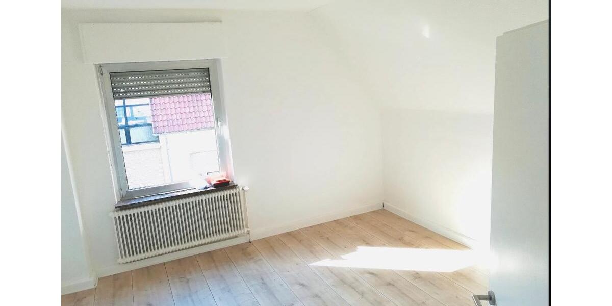Etagenwohnung Halle - 3 Zimmer, 77 m&sup2;, 650&euro; | Angebot:26032971
