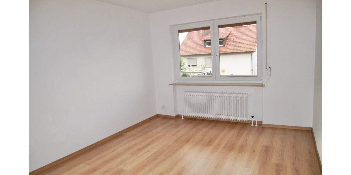 Etagenwohnung Zirndorf - 3 Zimmer, 105 m&sup2;, 1.200&euro; | Angebot:24780621