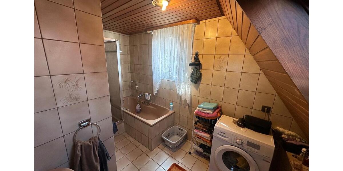 Dachgeschoßwohnung Rheinhausen - 3 Zimmer, 75 m&sup2;, 1.200&euro; | Angebot:25933811