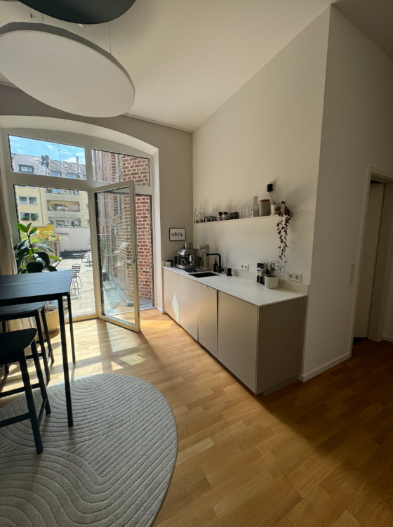 Schreibtischplatz in kleiner Bürogemeinschaft (max. 4 Personen) - All-in-Miete