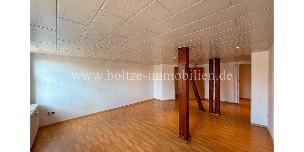 Dachgeschoßwohnung Naumburg (Saale) - 3 Zimmer, 100 m&sup2;, 580&euro; | Angebot:25719584