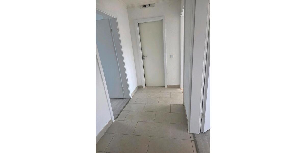 Dachgeschoßwohnung Saarbrücken West - 4 Zimmer, 105 m&sup2;, 800&euro; | Angebot:25869330