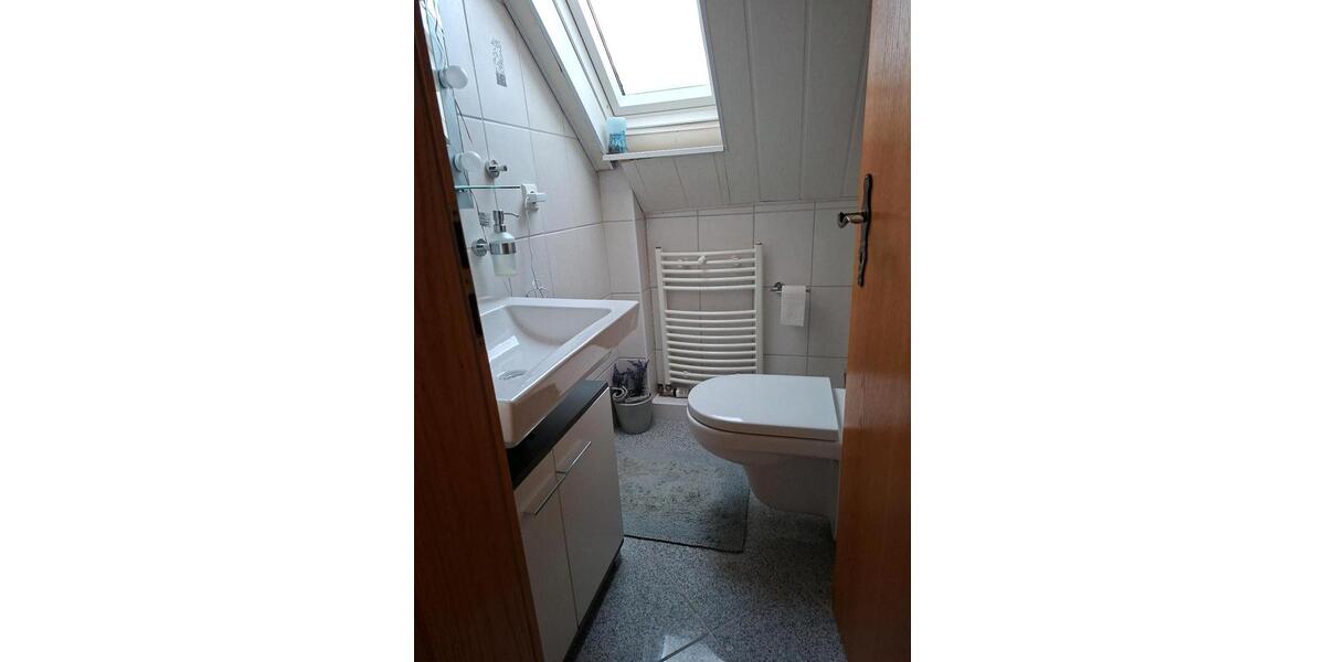 Dachgeschoßwohnung Sarstedt - 3 Zimmer, 86 m&sup2;, 50&euro; | Angebot:24408482