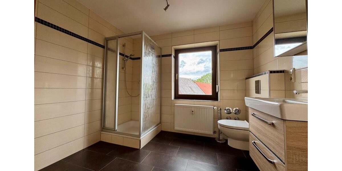Dachgeschoßwohnung Hosenfeld - 3.5 Zimmer, 100 m&sup2;, 850&euro; | Angebot:26101308