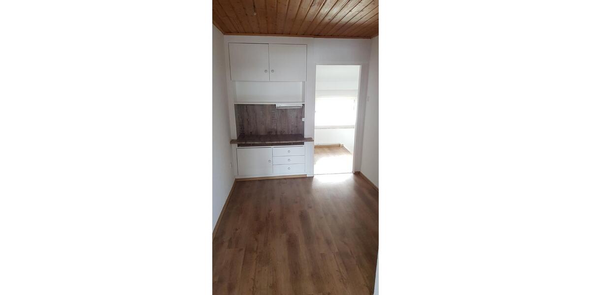 Etagenwohnung Lübeck Kücknitz - 4 Zimmer, 120 m&sup2;, 1.250&euro; | Angebot:24713720