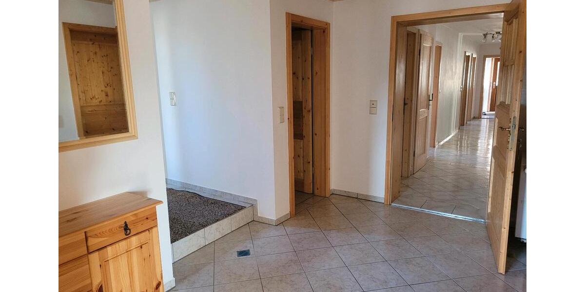 Erdgeschoßwohnung Miltach - 5 Zimmer, 150 m&sup2;, 1.000&euro; | Angebot:25332270