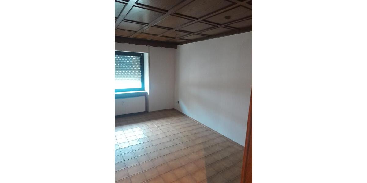 Dachgeschoßwohnung Beltheim - 3 Zimmer, 80 m&sup2;, 600&euro; | Angebot:24396830