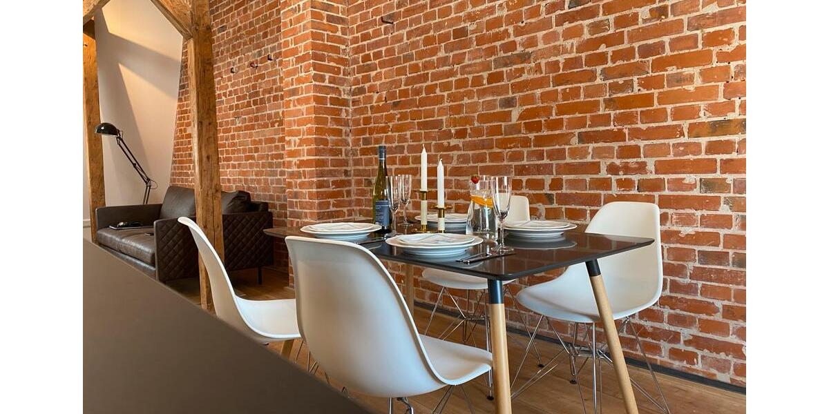 Dachgeschoßwohnung Wismar Altstadt - 2 Zimmer, 92 m&sup2;, 2.100&euro; | Angebot:24885801