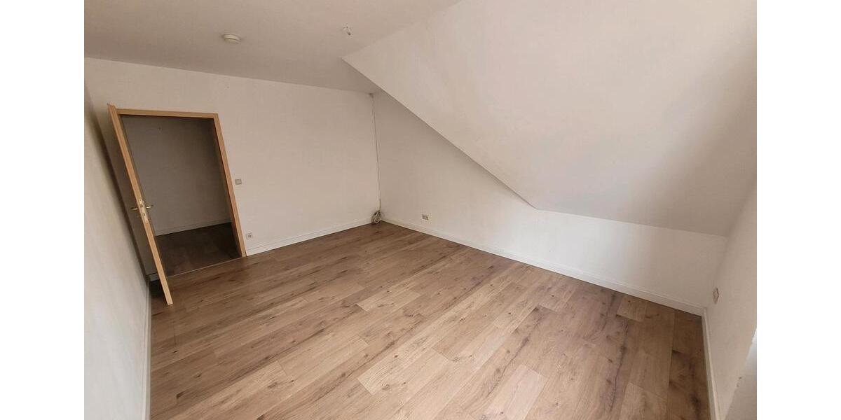 Etagenwohnung Tauberbischofsheim - 4 Zimmer, 112 m&sup2;, 950&euro; | Angebot:26440296