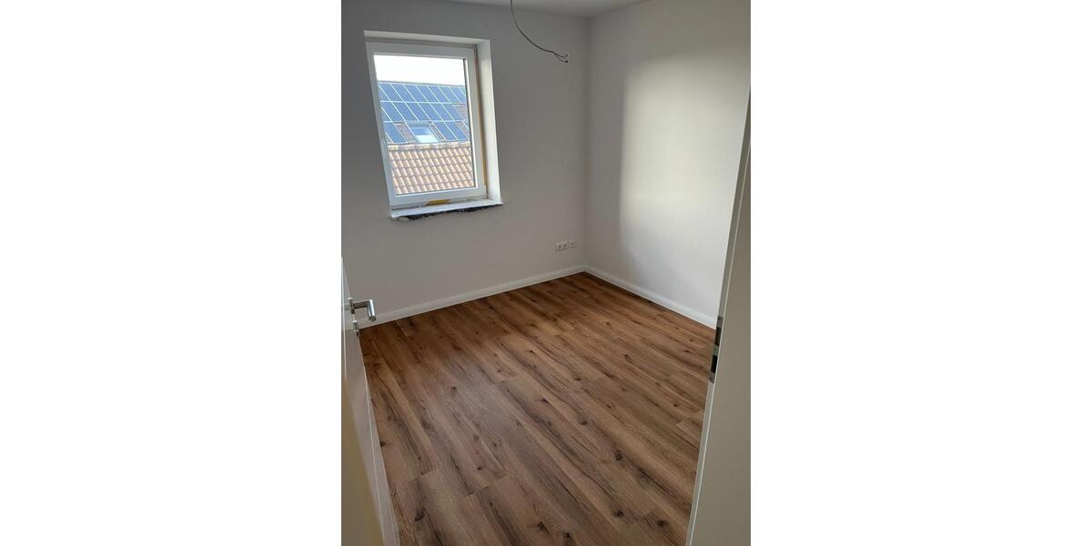 Etagenwohnung Hohn - 3 Zimmer, 82 m&sup2;, 902&euro; | Angebot:26020003