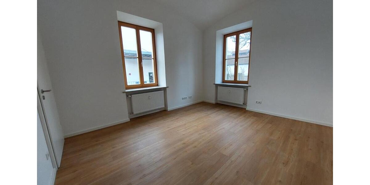 Erdgeschoßwohnung Straubing - 4 Zimmer, 137 m&sup2;, 1.050&euro; | Angebot:26007881