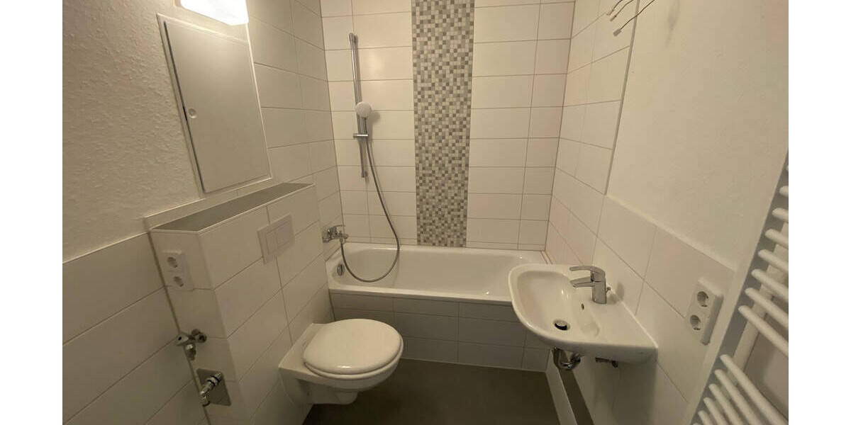 Etagenwohnung Suhl Neundorf - 4 Zimmer, 64 m&sup2;, 400&euro; | Angebot:26393587