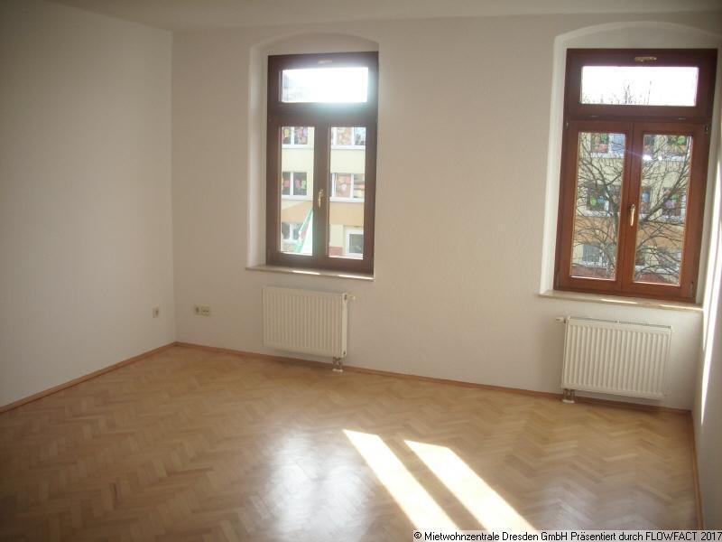 Schöne 3-R-Wohnung mit Balkon zur Hofseite!! Einbauküche möglich !!