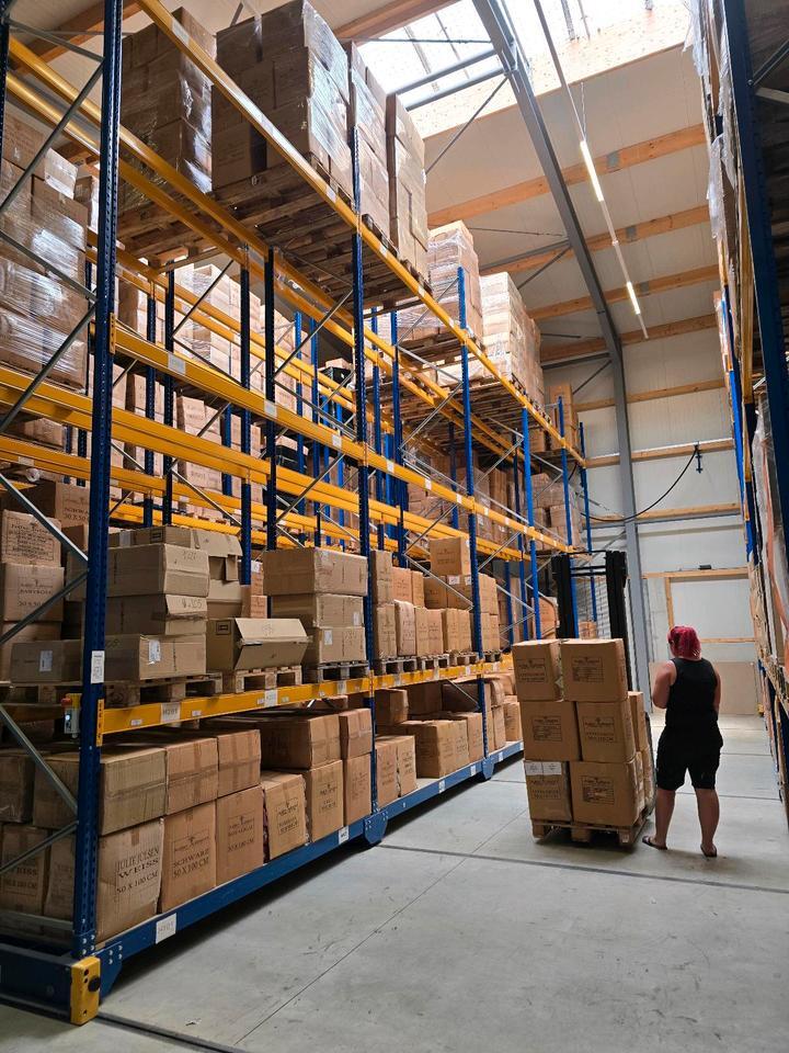 Paletten Stellplätze Warenlager Zwischenlager E-commerce Lager