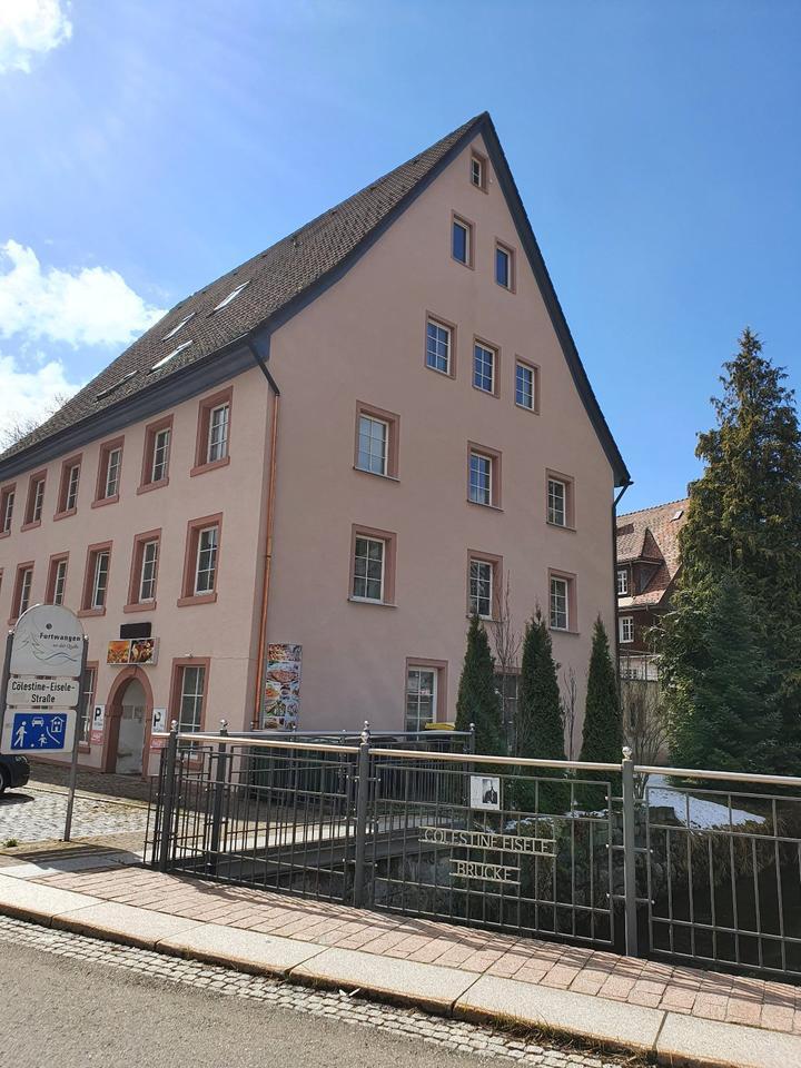 WG-Zimmer direkt neben der Aula mit Parkplatz