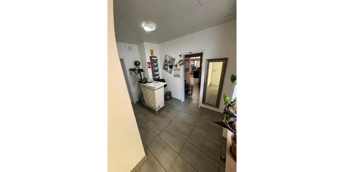 Wohnen auf Zeit Bedburg - 5 Zimmer, 380 m&sup2;, 20&euro; | Angebot:24749155