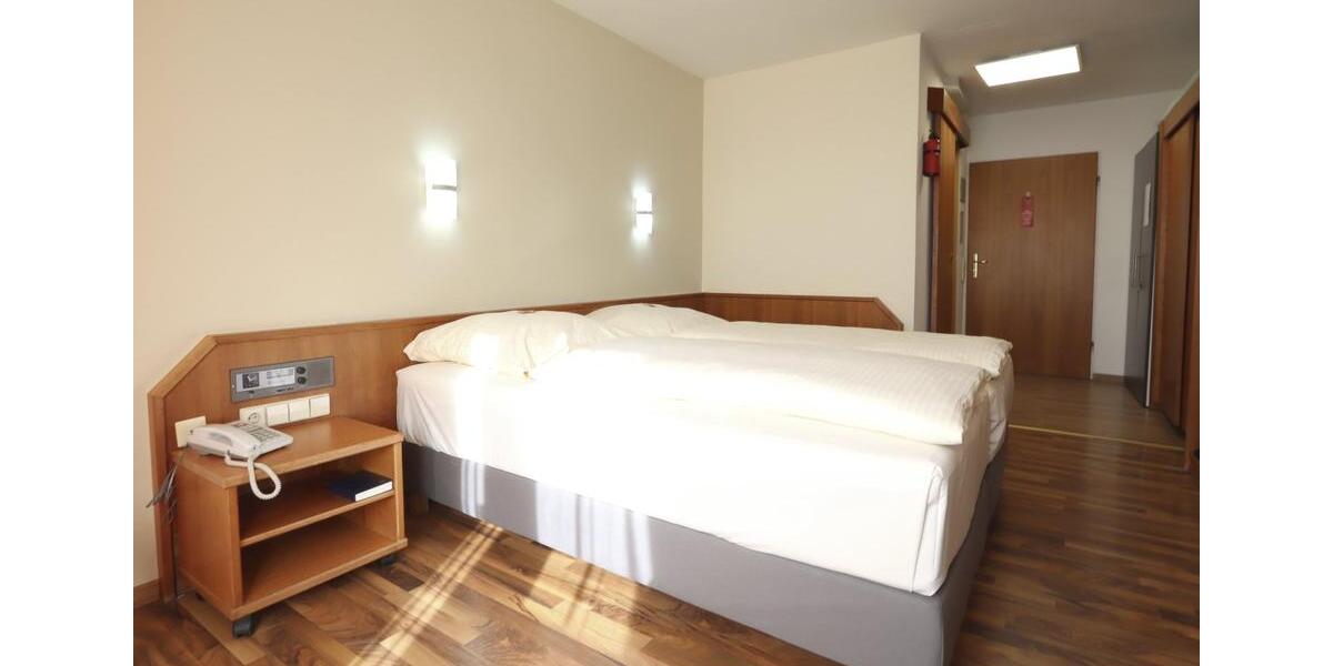 Wohnen auf Zeit Esslingen am Neckar Oberesslingen - 40 Zimmer, 29 m&sup2;, 19&euro; | Angebot:26038903