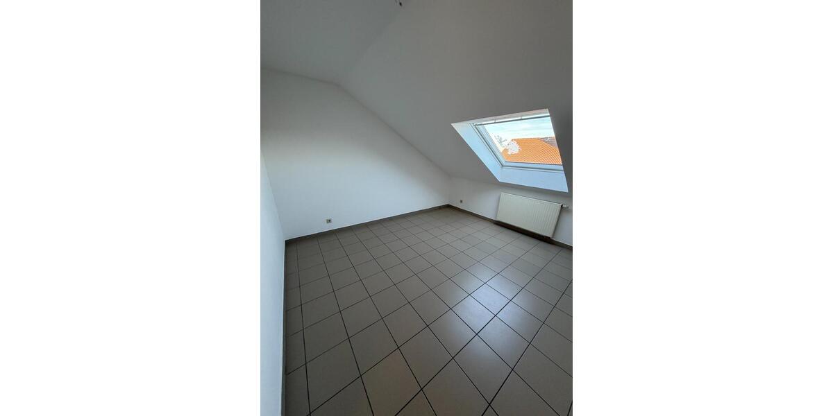 Dachgeschoßwohnung Püttlingen - 4 Zimmer, 75 m&sup2;, 690&euro; | Angebot:24476334