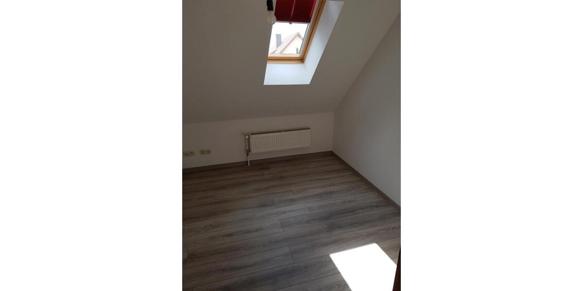 Dachgeschoßwohnung Springe - 3.5 Zimmer, 100 m&sup2;, 800&euro; | Angebot:26632679