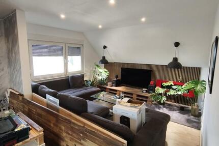 Helle Dachgeschoss-Singlewohnung in Niederkassel-Ranzel 2 zimmer