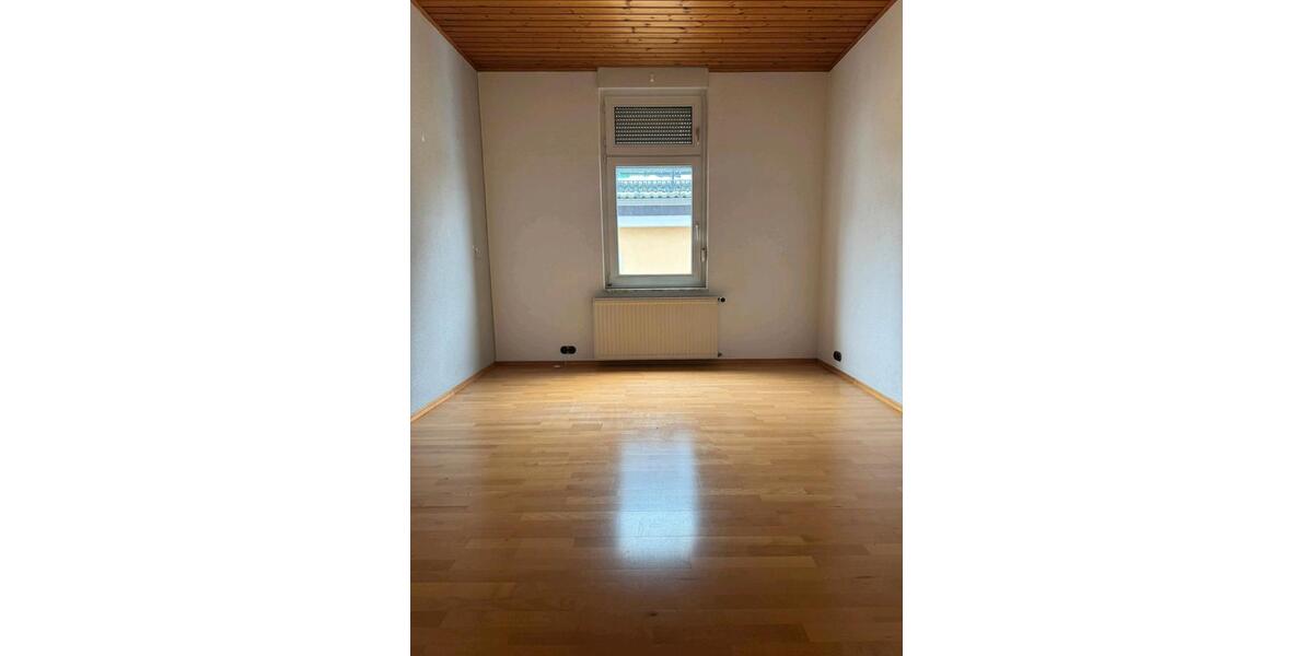 Dachgeschoßwohnung Pohlheim - 4 Zimmer, 105 m&sup2;, 1.450&euro; | Angebot:25058021