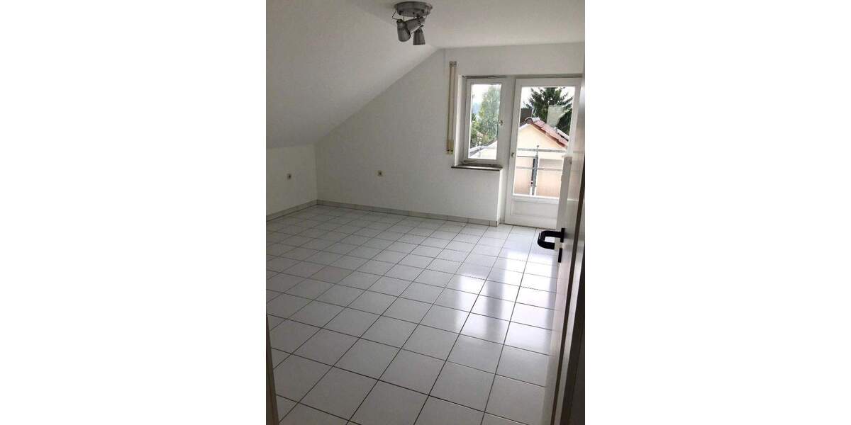 Etagenwohnung Böblingen - 3 Zimmer, 95 m&sup2;, 2.100&euro; | Angebot:24990770