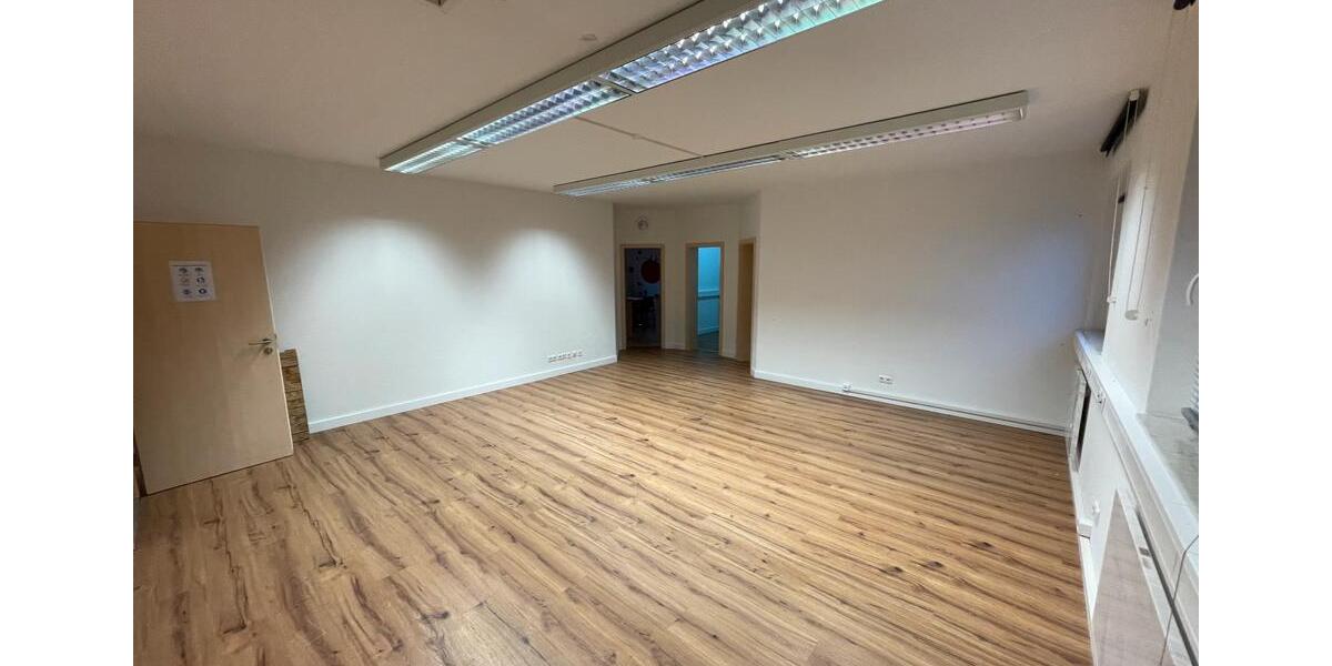 Gewerbeobjekt Neutraubling - 750&euro; | Angebot:24871917