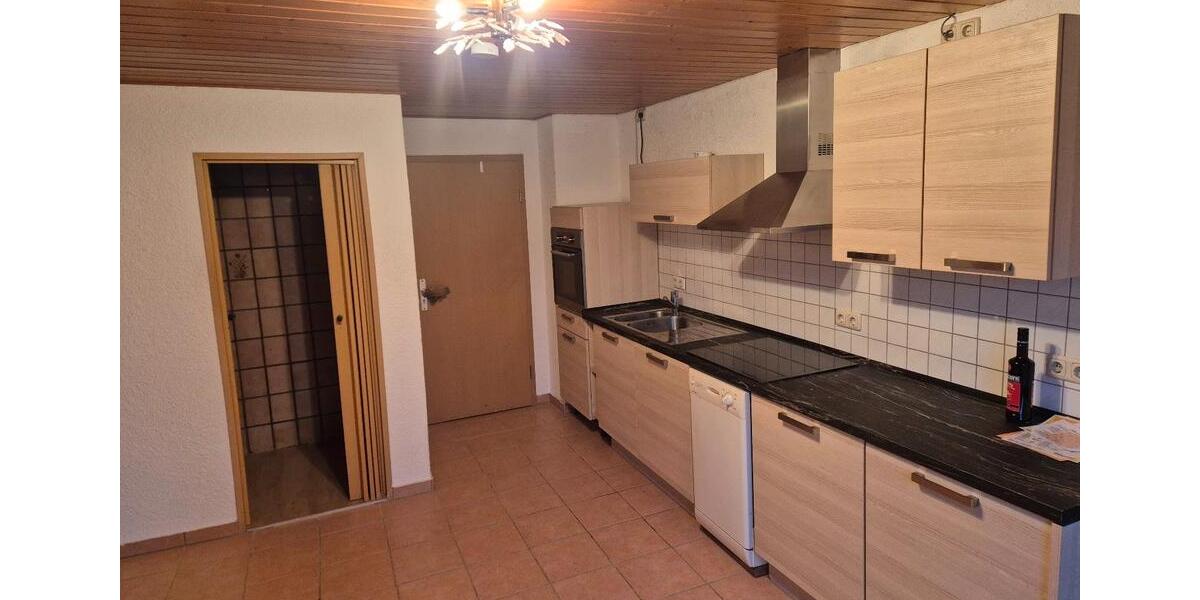 Etagenwohnung Helmbrechts - 2 Zimmer, 77 m&sup2;, 430&euro; | Angebot:26561803