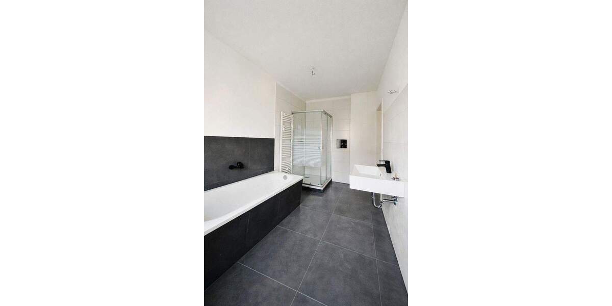 Etagenwohnung Meerane - 3 Zimmer, 71 m&sup2;, 560&euro; | Angebot:25755942