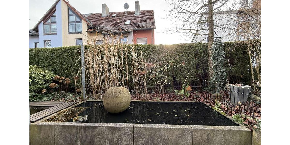 Großz. DHH beste Lage, ca. 130 m² Wfl., 5 Zi., Bj. 1983, Kanal nur 50 m entfernt, Garage + Carport ! 5 zimmer