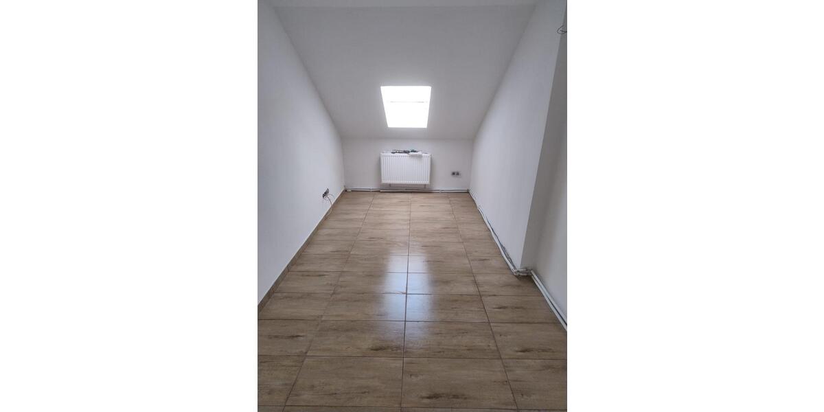 Dachgeschoßwohnung Crimmitschau - 3.5 Zimmer, 65 m&sup2;, 440&euro; | Angebot:25267386