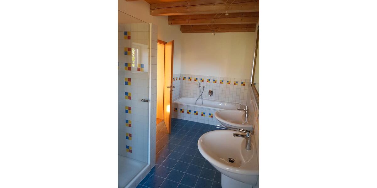 Einfamilienhaus Vohenstrauß - 7 Zimmer, 220 m&sup2;, 1.800&euro; | Angebot:26408409