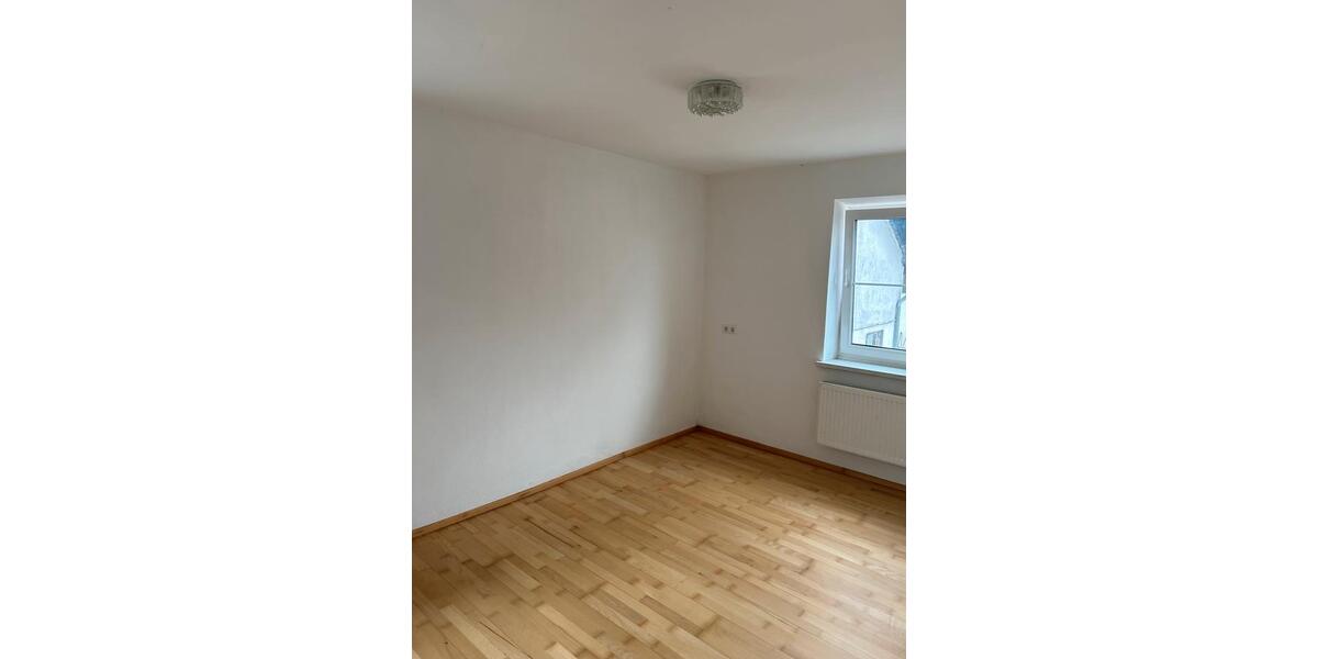 Etagenwohnung Kirchweidach - 5 Zimmer, 100 m&sup2;, 500&euro; | Angebot:26059600