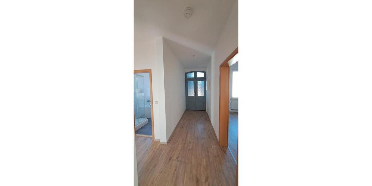 Etagenwohnung Crimmitschau - 3 Zimmer, 76 m&sup2;, 450&euro; | Angebot:26407556