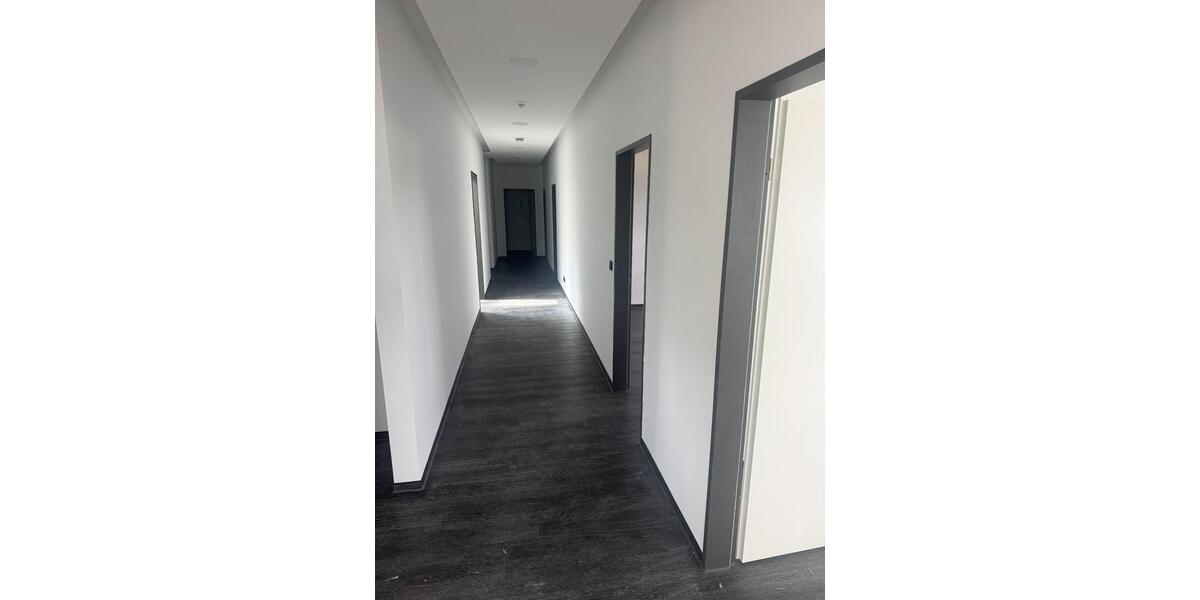 Dachgeschoßwohnung Crivitz - 6 Zimmer, 180 m&sup2;, 1.500&euro; | Angebot:22051063