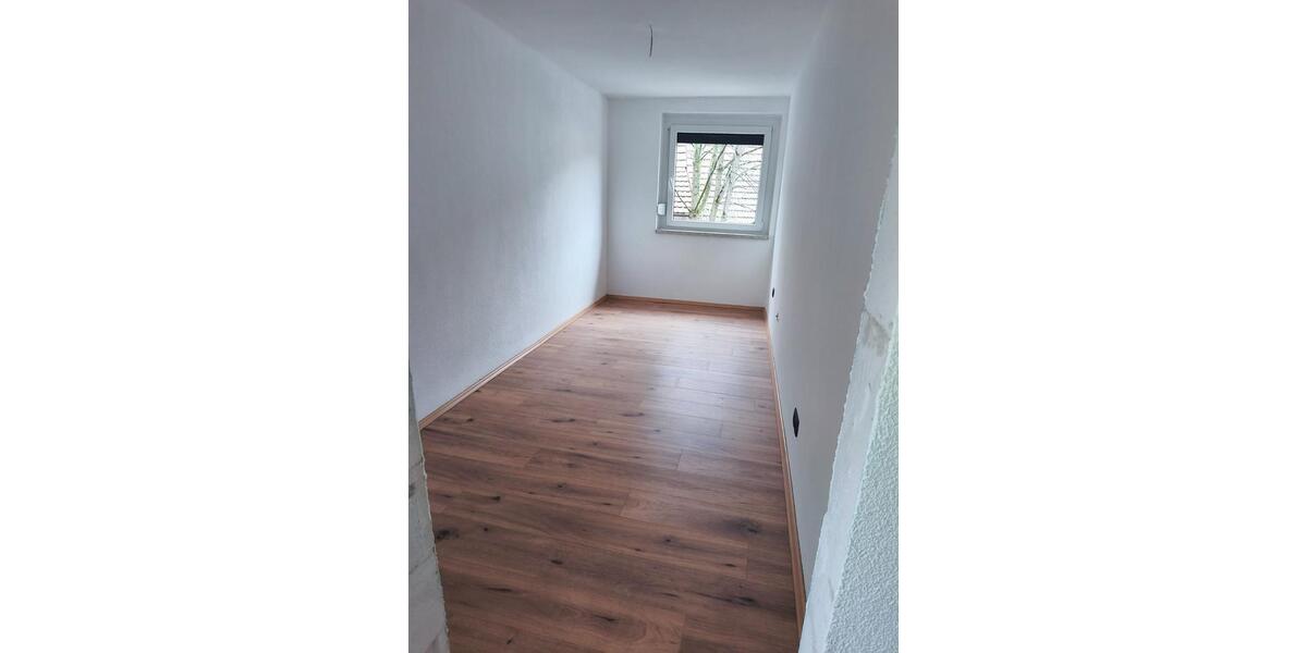 Hochparterre Eningen unter Achalm - 4 Zimmer, 83 m&sup2;, 1.200&euro; | Angebot:25045589