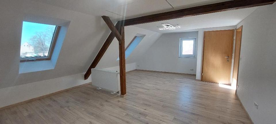 Dachgeschoßwohnung Könnern - 2 Zimmer, 42 m&sup2;, 300&euro; | Angebot:26249662