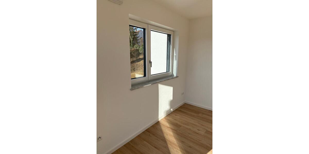 Etagenwohnung Pfeffenhausen - 3 Zimmer, 113 m&sup2;, 1.525&euro; | Angebot:25271592