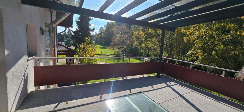 Ruhige und großzügig 3.5 Zimmer Wohnung mit Balkon und 2 Bädern zimmer