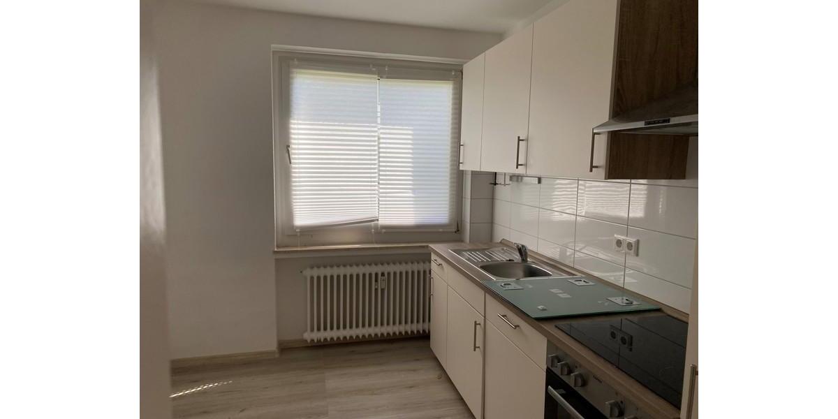 Renovierte 3-Zimmer-Wohnung mit Einbauküche 3 zimmer