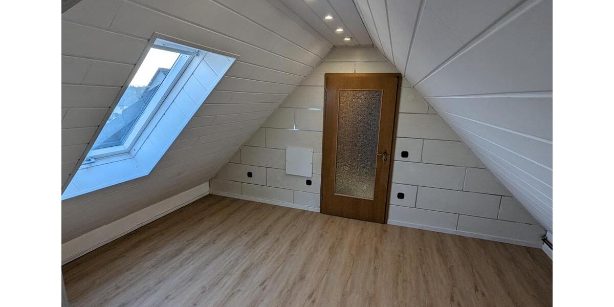 Dachgeschoßwohnung Gifhorn - 3 Zimmer, 95 m&sup2;, 750&euro; | Angebot:25151387