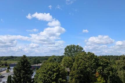 Helle 3 Zi. Wohnung Blick i. Grüne, Loggia, EBK Schwimmb. & Sauna 3 zimmer