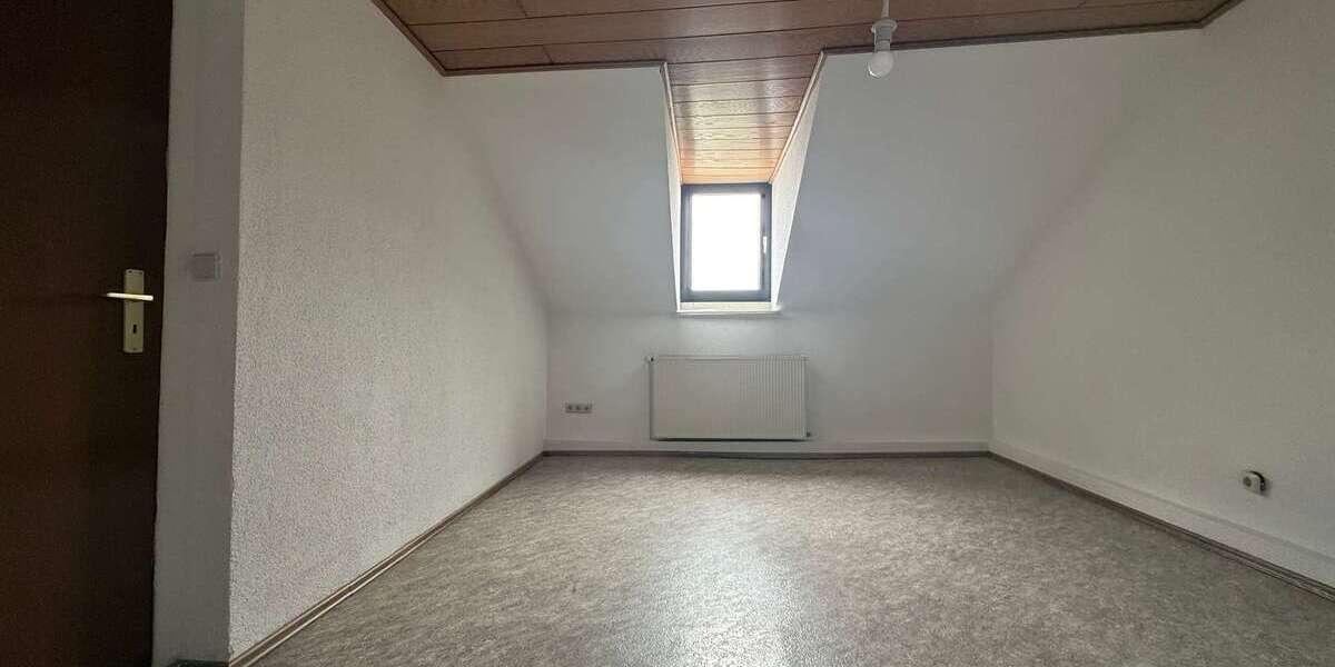 Gemütliche 3-Zimmer-Dachgeschosswohnung mit ca. 72 m² in Friedrichsthal-Bildstock - 3- Friedrichsthal | Angebot:27312609