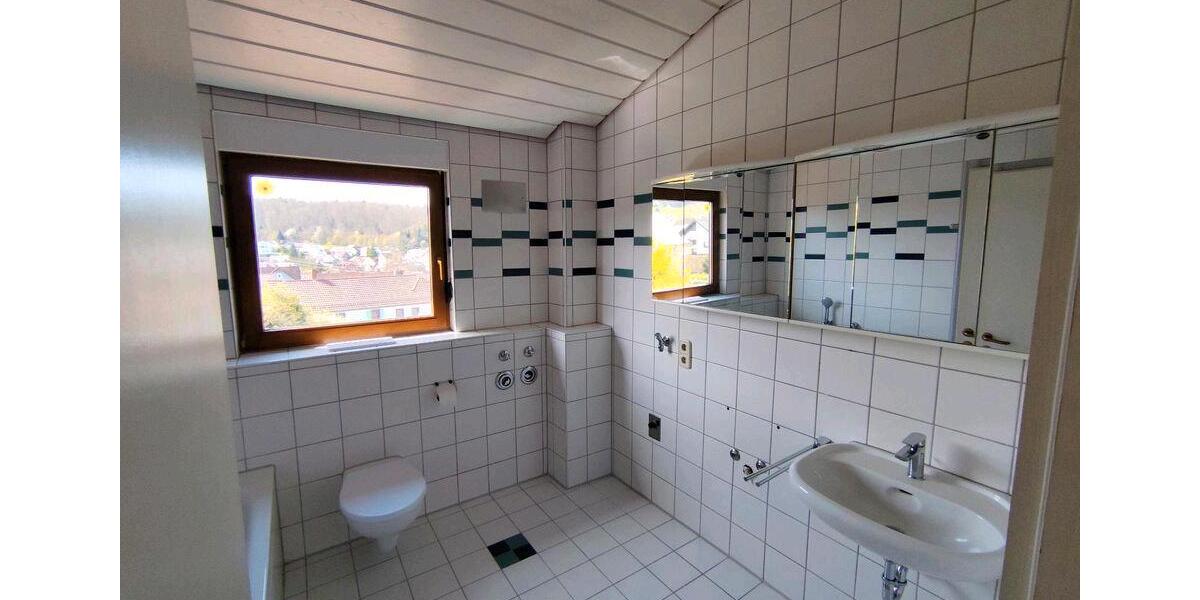 Dachgeschoßwohnung Neuenbürg - 2.5 Zimmer, 68 m&sup2;, 990&euro; | Angebot:26050721