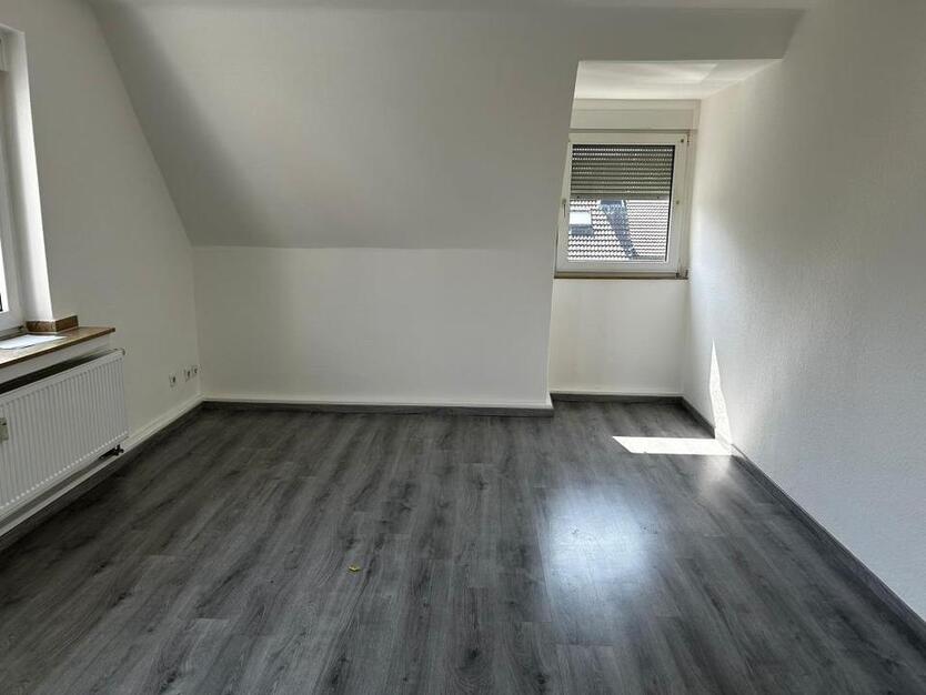 Renovierte 4-Zimmer Wohnung ab sofort verfügbar zimmer